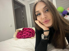 SweetMirakle from xLoveCam