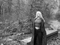 SweetNosha - blond female webcam at xLoveCam