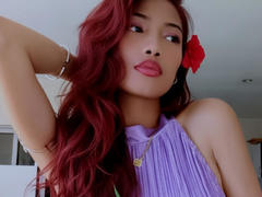 SweetPinkie - female with brown hair webcam at xLoveCam
