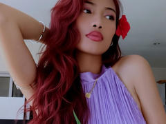 SweetPinkie - female with brown hair webcam at xLoveCam