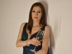 SweetPinkiePie - female with brown hair webcam at xLoveCam