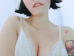 SweetPoisonous - female with black hair webcam at xLoveCam