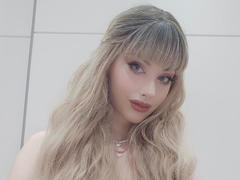 SweetSexyChloe - blond female webcam at ImLive