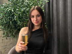 SweetSexyRosie - female with brown hair and  small tits webcam at xLoveCam