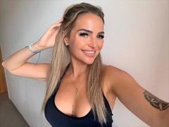 SweetSin-hot - female with brown hair webcam at xLoveCam