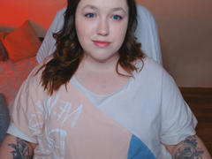 SweetXAliceX - female with brown hair and  big tits webcam at xLoveCam