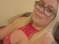 Sweet-Butterfly-hot - blond female webcam at xLoveCam