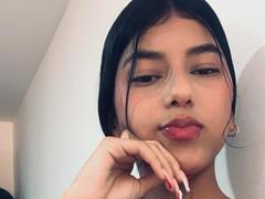 SweetestBebe from xLoveCam