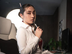 SwettieSammy - female with brown hair webcam at xLoveCam