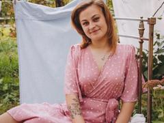 Swoiia - female with brown hair and  small tits webcam at xLoveCam