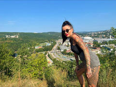 SynthiaRich-hot - female with brown hair webcam at xLoveCam