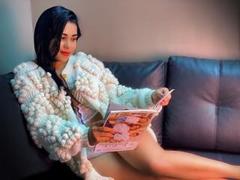 GiaSimmons - female with black hair webcam at ImLive