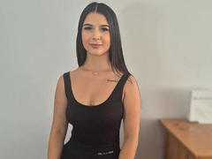 TaliaThomson - female with brown hair webcam at LiveJasmin