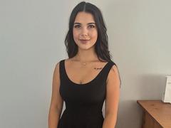 TaliaThomson - female with brown hair webcam at LiveJasmin