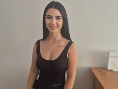 TaliaThomson - female with brown hair webcam at LiveJasmin