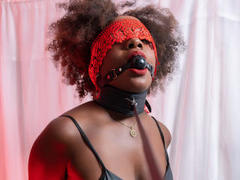 IsaMathers - female with brown hair and  big tits webcam at LiveJasmin