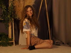 TamekiaIafrate - female with brown hair and  big tits webcam at xLoveCam