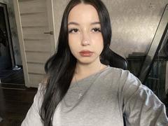 TaniaRaffa - female with black hair and  big tits webcam at xLoveCam