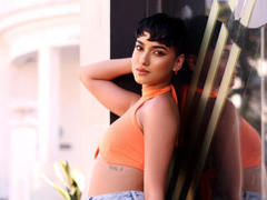 TanishaEvanis - female with black hair webcam at xLoveCam