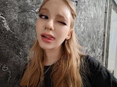 TaraCapistran - blond female webcam at xLoveCam