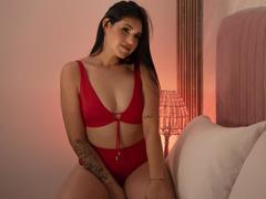 TaraLeone - female with black hair webcam at xLoveCam