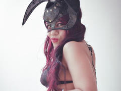 TarahDustin - female with black hair and  small tits webcam at ImLive