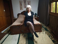 Tashyncik - blond female with  big tits webcam at xLoveCam