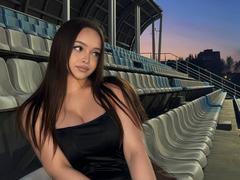 TawnyaKaczmarski - female with brown hair webcam at xLoveCam