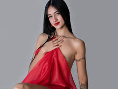 TaylorDiamons - female with black hair webcam at xLoveCam