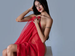 TaylorDiamons - female with black hair webcam at xLoveCam