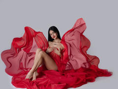 TaylorDiamons - female with black hair webcam at xLoveCam