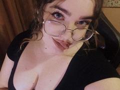 TeasingXDora - female with brown hair and  big tits webcam at xLoveCam