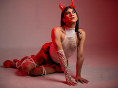 TefyBratzX - shemale webcam at xLoveCam