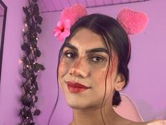 TefyBratzX - shemale webcam at xLoveCam