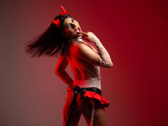 TefyBratzX - shemale webcam at xLoveCam