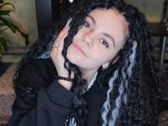 TerriSustaita - female with black hair webcam at xLoveCam