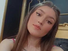 Tesakelle - female with brown hair webcam at xLoveCam