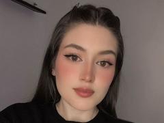 Tesakelle - female with brown hair webcam at xLoveCam