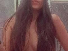 SaraKross - female with black hair webcam at xLoveCam