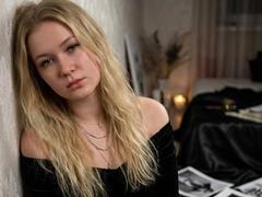 ThaoSakiestewa - female webcam at xLoveCam