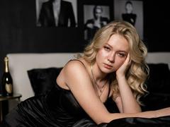 ThaoSakiestewa - female webcam at xLoveCam