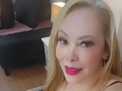 TheSweetHoney - female webcam at xLoveCam