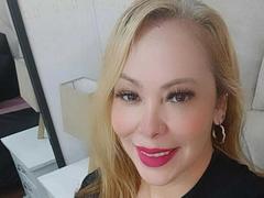 TheSweetHoney - female webcam at xLoveCam