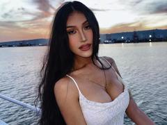 TheaLux - shemale with black hair webcam at LiveJasmin