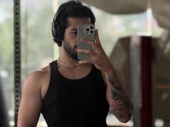 Thiaggox69 from xLoveCam