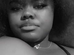 ThickEbonyPrinces - female with black hair webcam at xLoveCam