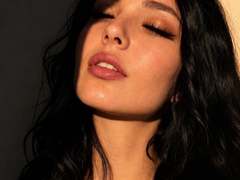 ThomasineCharlebois - female with black hair webcam at xLoveCam