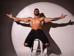 ThonyMuscle from xLoveCam