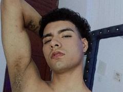 ThonyPops - male webcam at xLoveCam