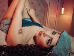 EmmaHotOne - female with brown hair webcam at xLoveCam